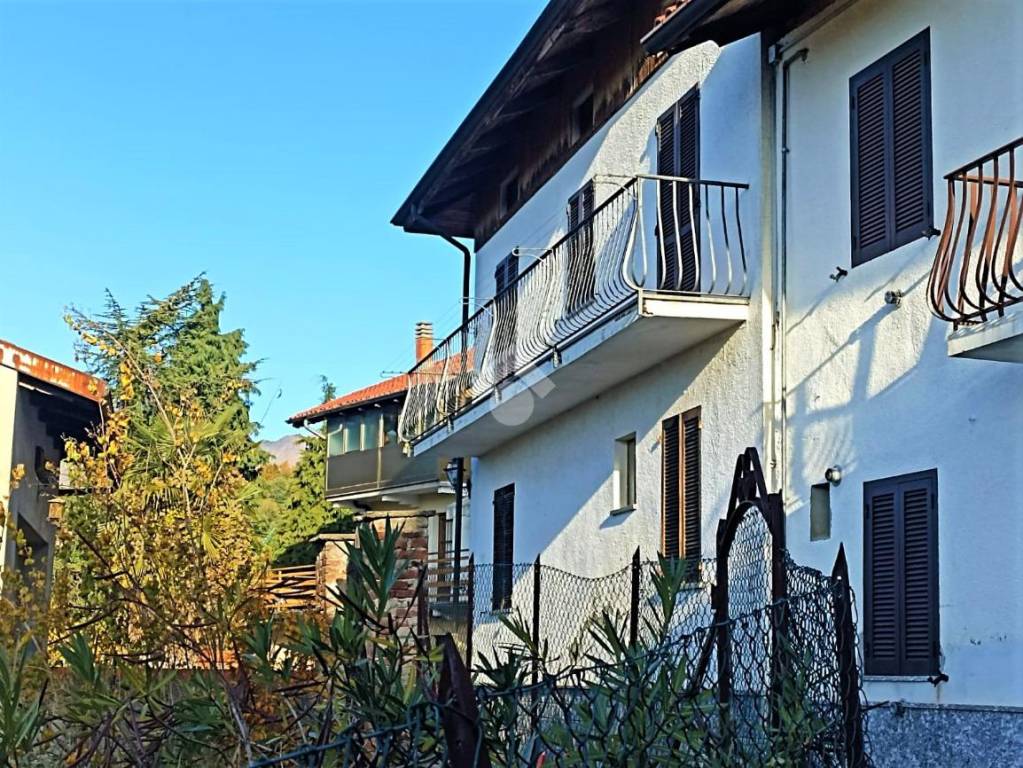 Casa Indipendente in vendita a Lessona frazione Aimone, 34