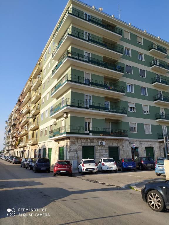 Negozio in affitto a Bari via Anita Garibaldi, 44