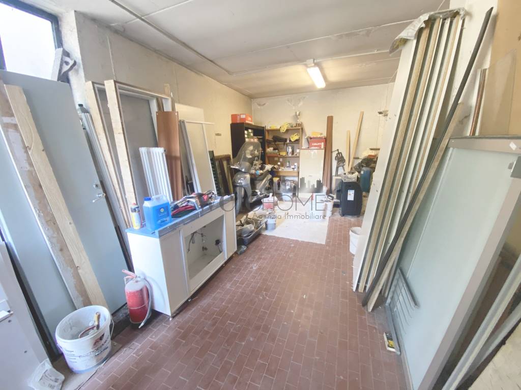 Garage in vendita a Campi Bisenzio via dei Platani