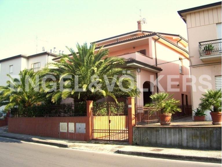 Villa in vendita a Civitanova Marche via Gabriele d'Annunzio, 214