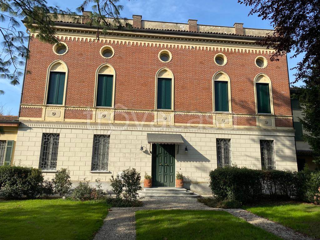 Villa in vendita a Cremona via Brescia