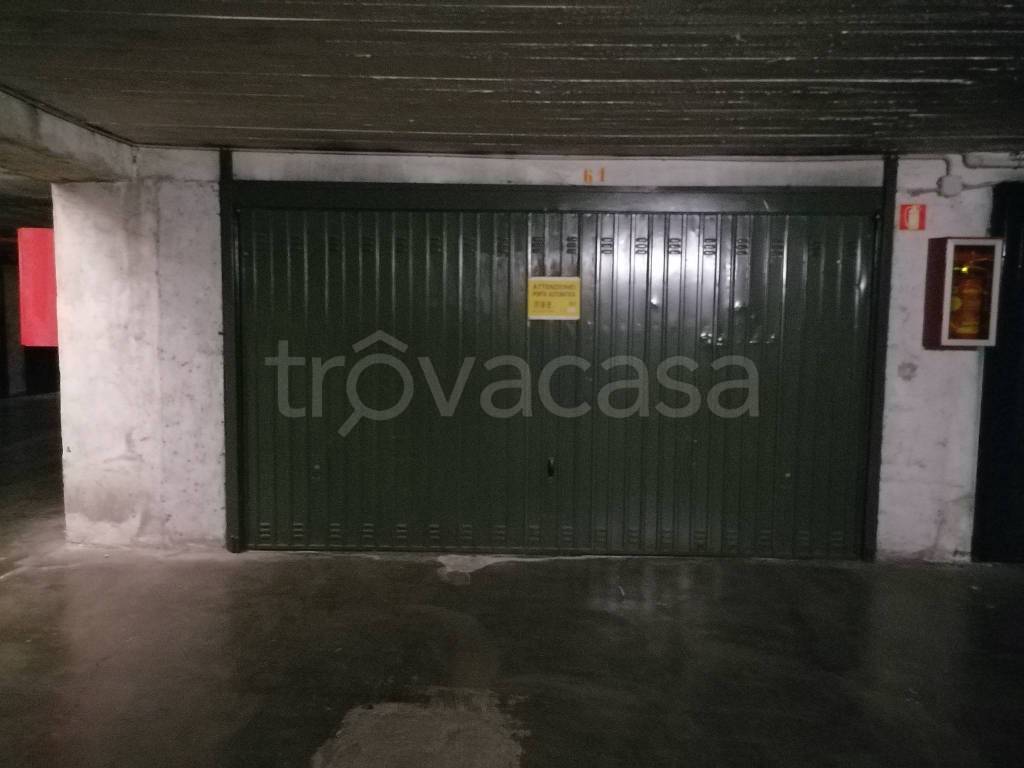 Garage in affitto a Milano corso di Porta Vigentina, 21
