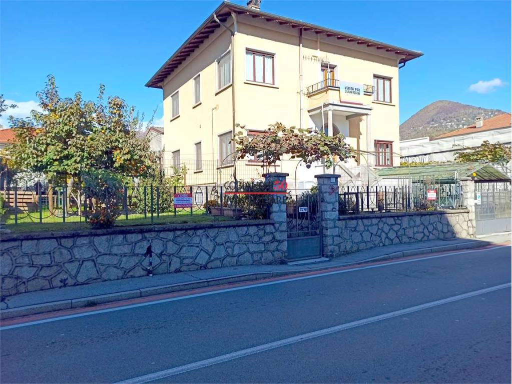 Villa Bifamiliare in vendita a Verbania via XXIV maggio