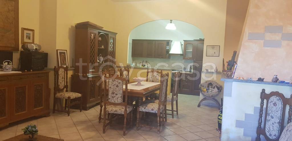 Casa Indipendente in vendita a Fara in Sabina strada Stallone