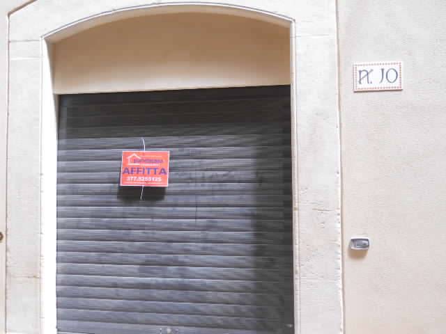 Negozio in vendita a L'Aquila vico San Flaviano, 6