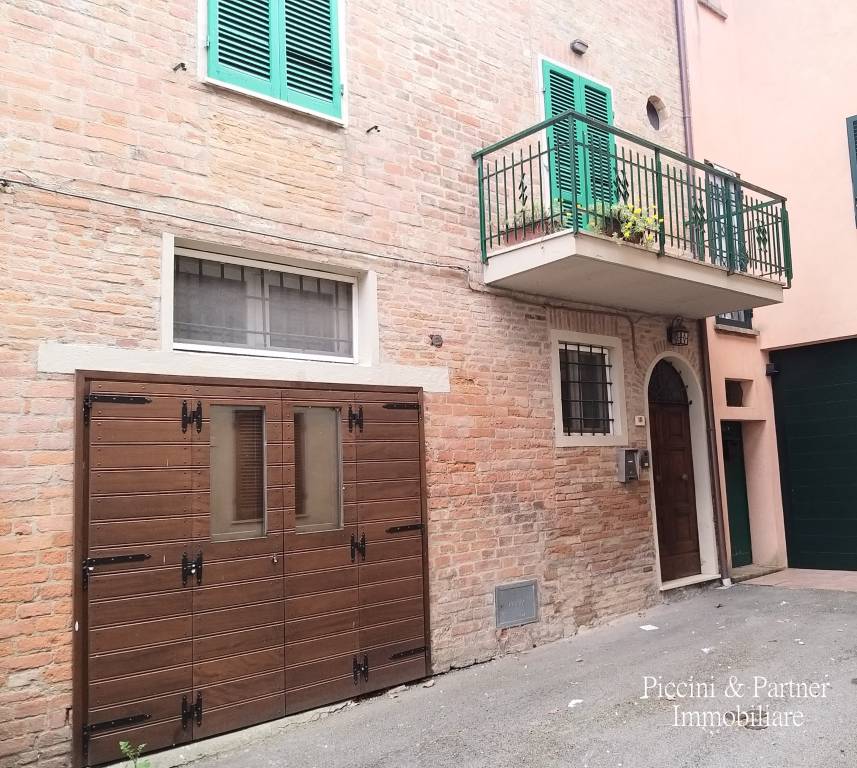 Casa Indipendente in vendita a Castiglione del Lago piazza San Lorenzo