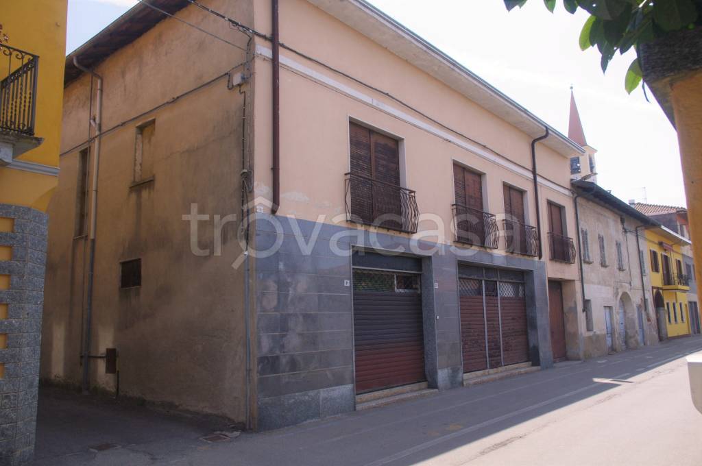 Casa Indipendente in vendita a Fontaneto d'Agogna via Guglielmo Marconi, 17