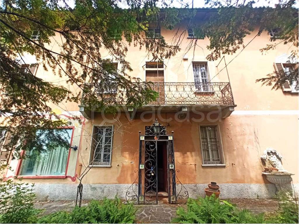 Villa in vendita a Castana