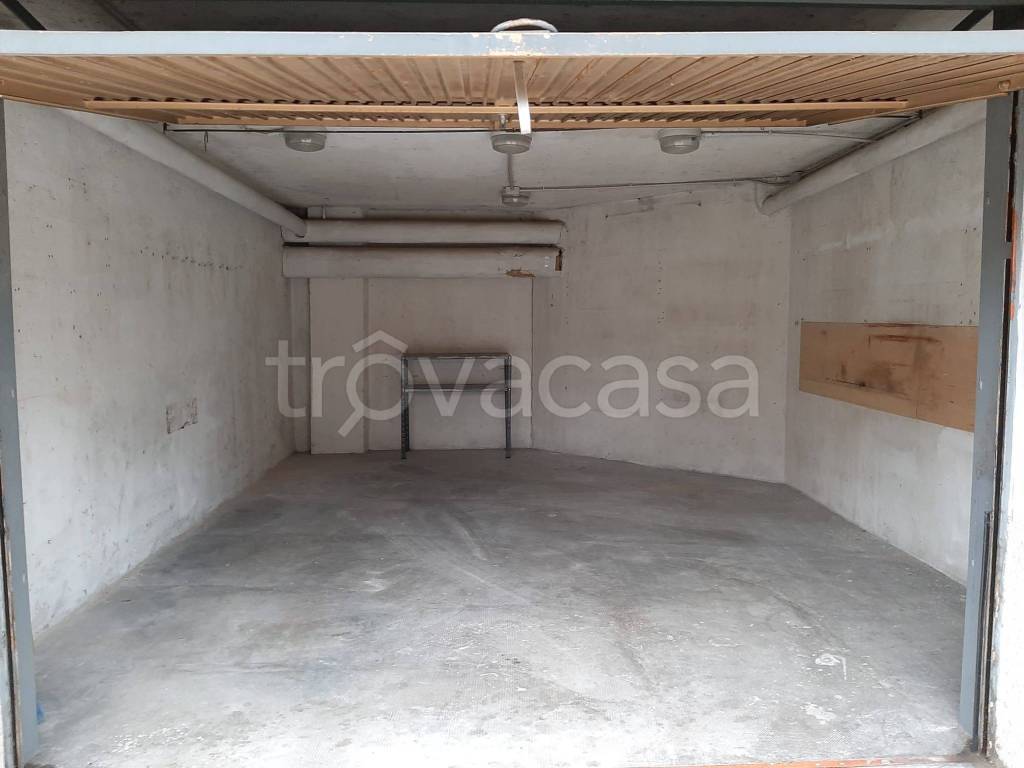 Garage in vendita a Rescaldina via della Libertà, 12
