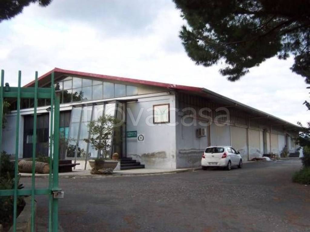 Capannone Industriale in vendita a Milazzo via Rio Rosso