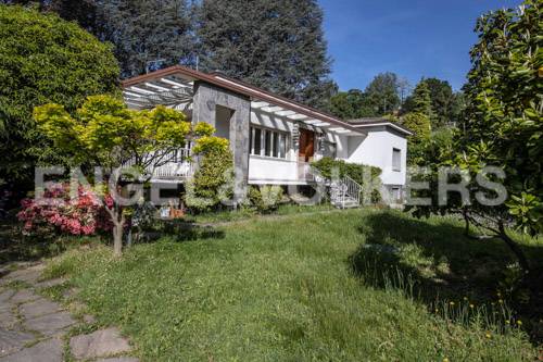 Villa in vendita a Varese via Lazzaro Palazzi