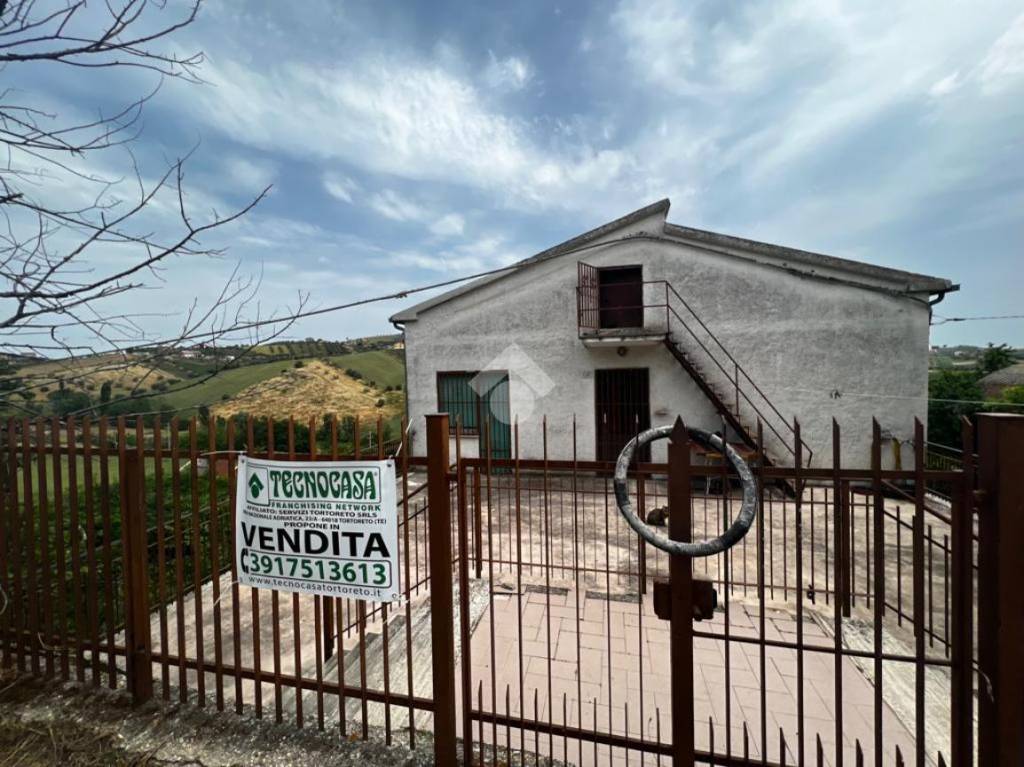 Casa Indipendente in vendita a Tortoreto via Colli, 13