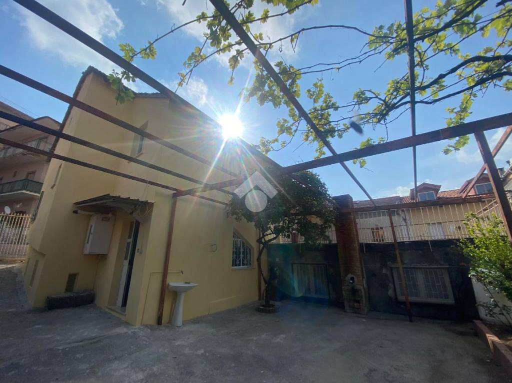 Casa Indipendente in vendita a Pimonte via Rivozza, 15