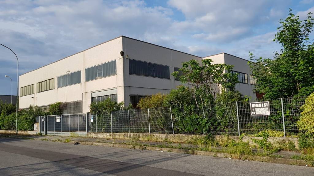 Capannone Industriale in in vendita da privato a Cesano Maderno via Po, 39A
