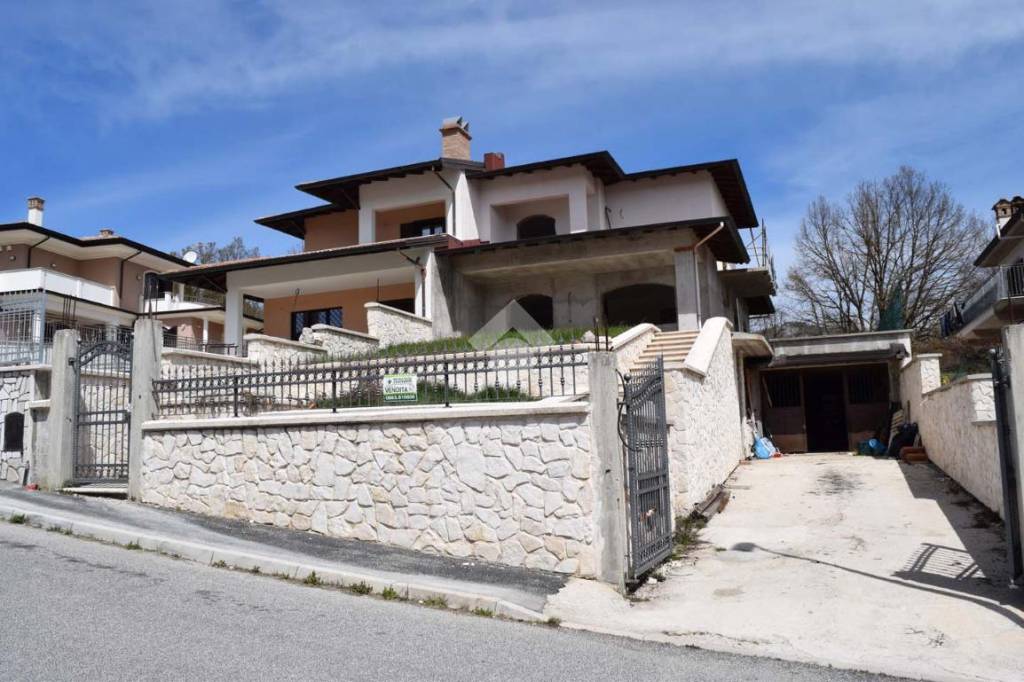 Villa Bifamiliare in vendita a Tagliacozzo loc. Giorgina