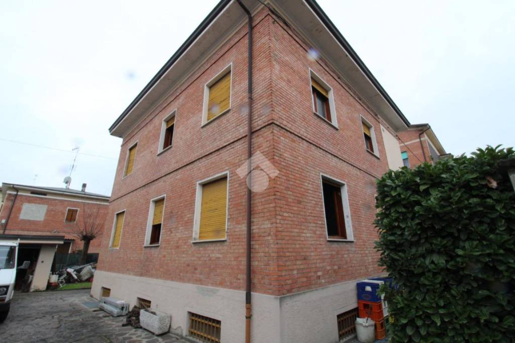 Villa in vendita a Sassuolo via Radici in Monte, 1