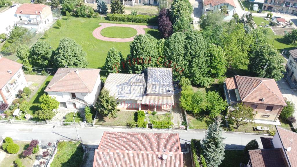 Villa in vendita a Castagnole delle Lanze piazza Paolo Lucchini