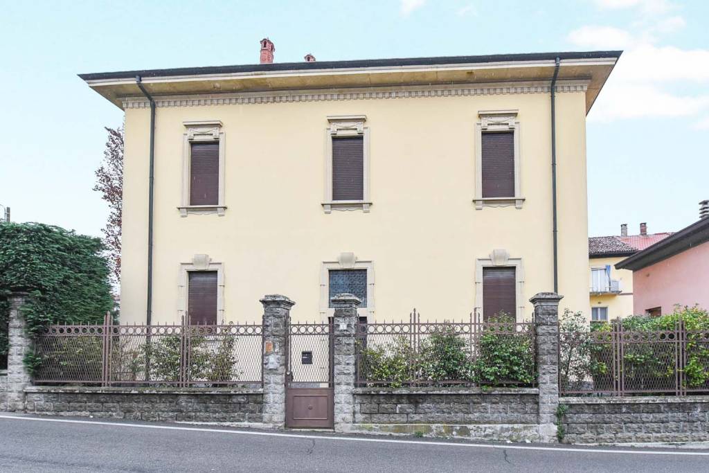 Villa in vendita a Figino Serenza via Papa Giovanni XXIII