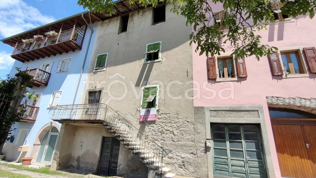 Casa Indipendente in vendita a Madruzzo piazza Alcide De Gasperi, 4