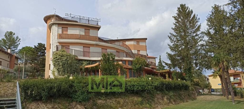 Hotel in vendita a Sarnano via alcide de gasperi