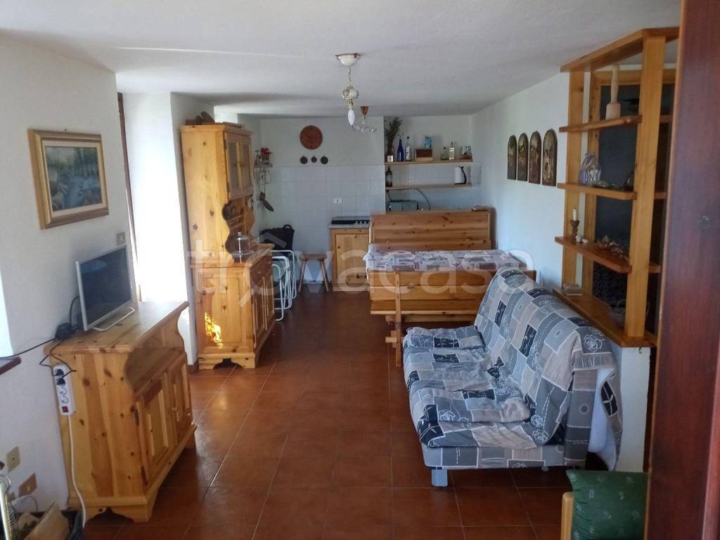 Appartamento in in affitto da privato a Challand-Saint-Anselme frazione Orbeillaz, 43
