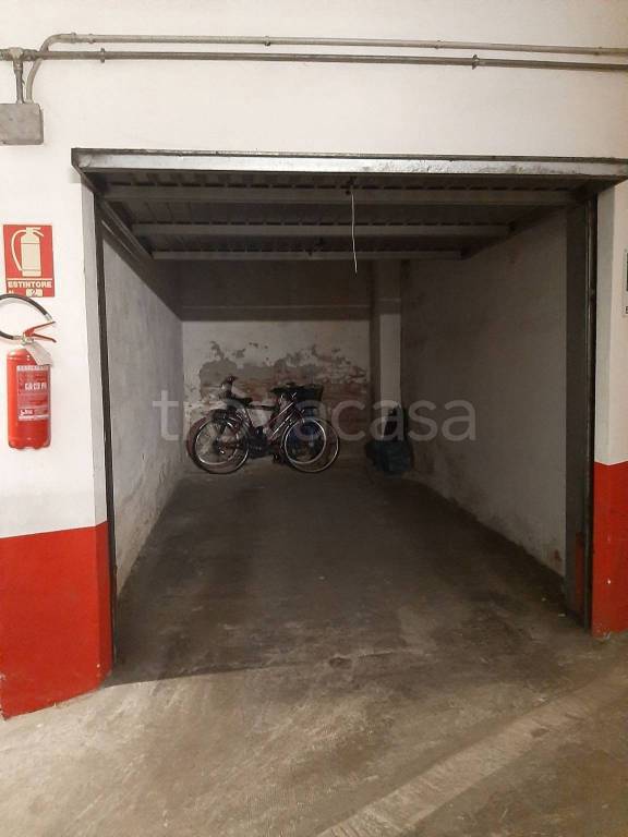 Garage in affitto a Torino via San Remo
