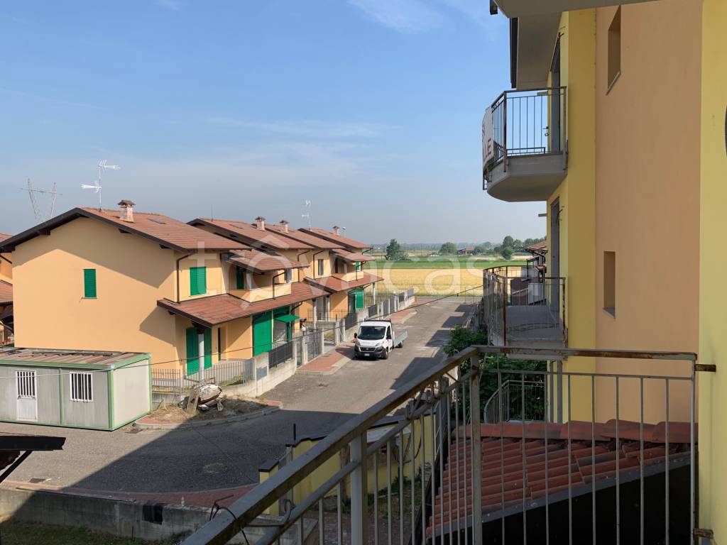 Appartamento in vendita a Vellezzo Bellini via Roma