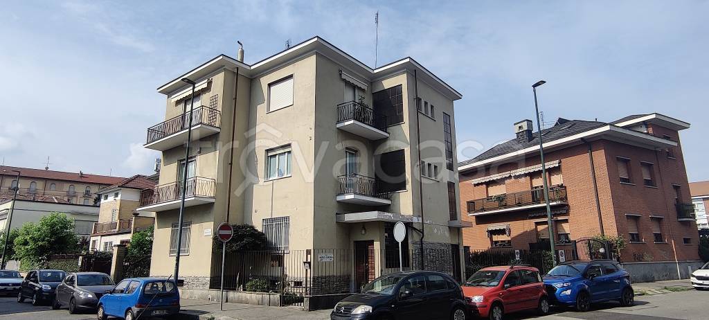 Appartamento in vendita a Torino via Ornavasso, 19
