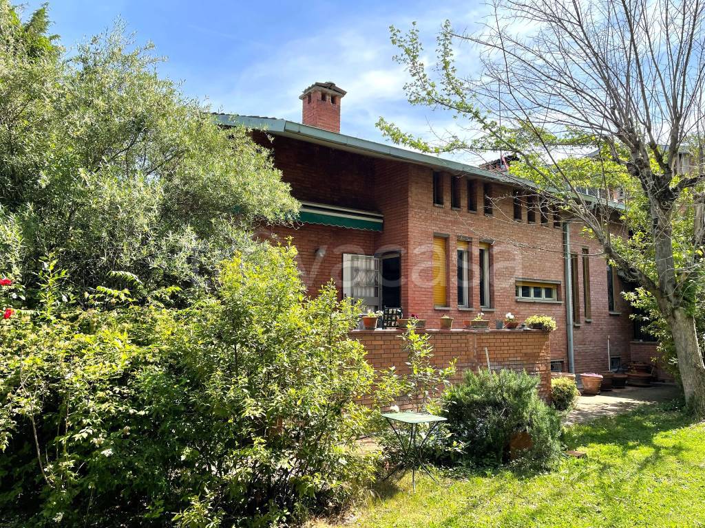 Villa in vendita a San Lazzaro di Savena via Croara