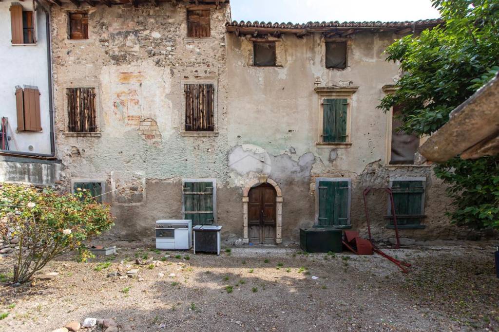 Casa Indipendente in vendita a Monzambano via Umberto I