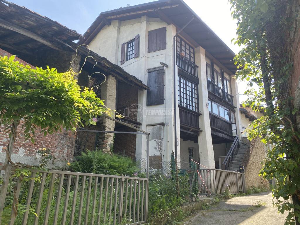 Casa Indipendente in vendita a Colleretto Castelnuovo via Cavour 24