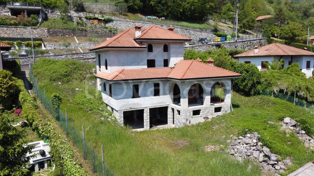 Villa Bifamiliare in vendita a Gravedona ed Uniti via Fontanella, 25