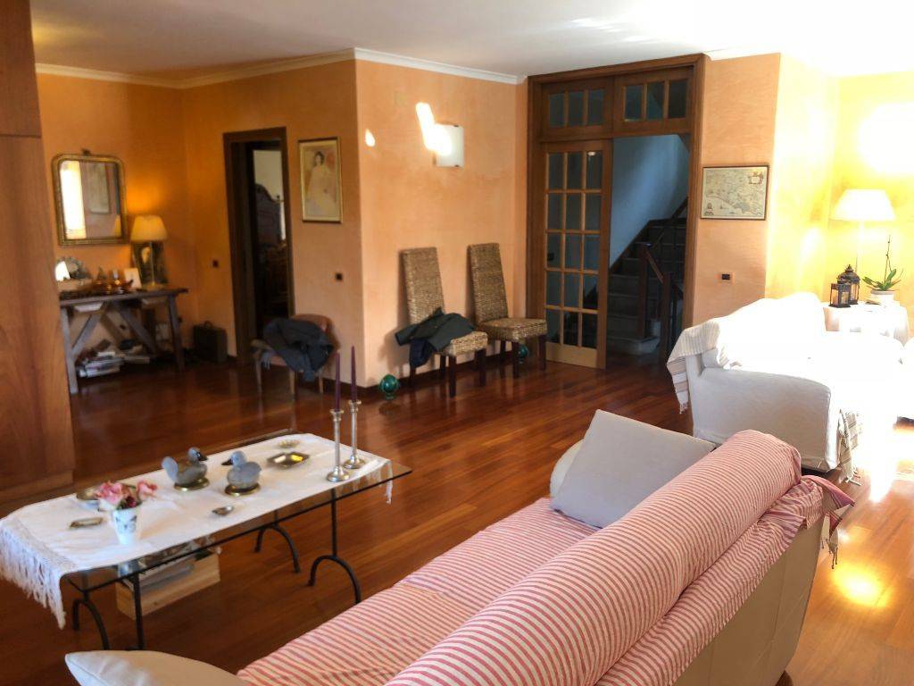 Villa Bifamiliare in vendita a Montalto di Castro via Tacito, 48