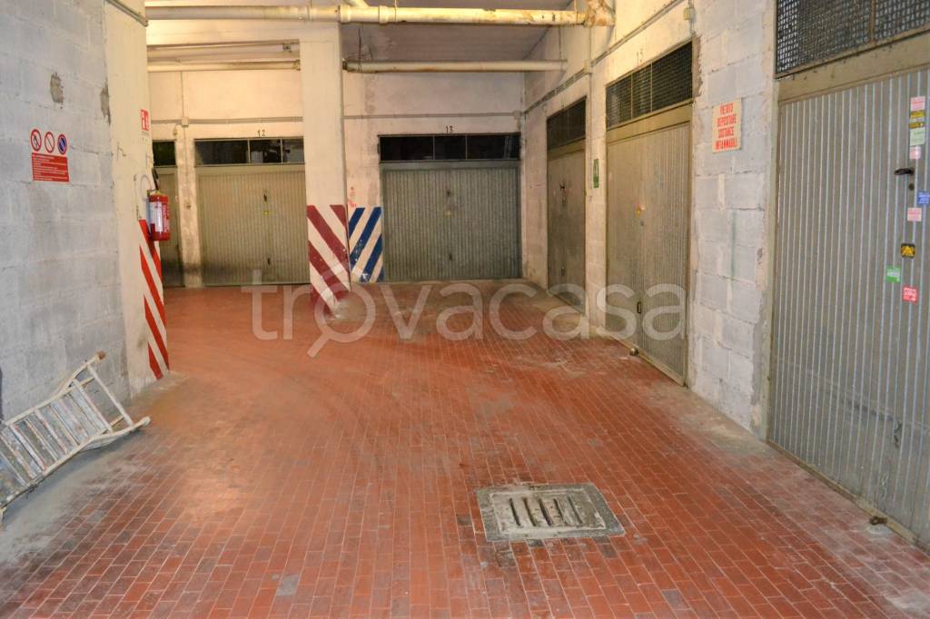 Garage in vendita a Roma via Diano Marina