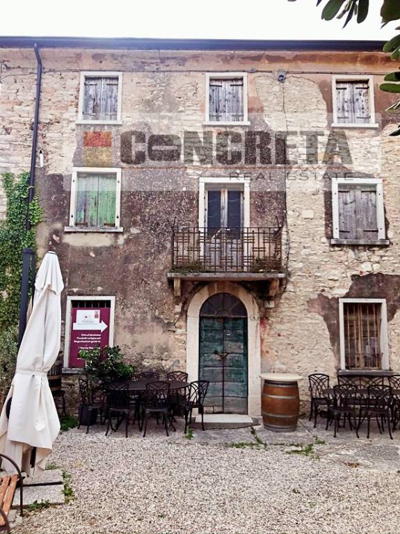 Casa Indipendente in vendita a Sant'Ambrogio di Valpolicella strada Giuseppe Garibaldi, 5
