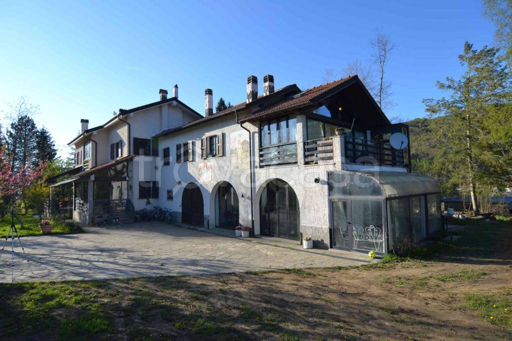 Villa Bifamiliare in vendita a Bardineto località biulla-vallonei