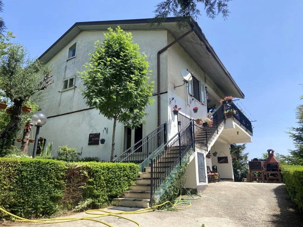 Casa Indipendente in vendita a Castelfranci vallicelli, 4