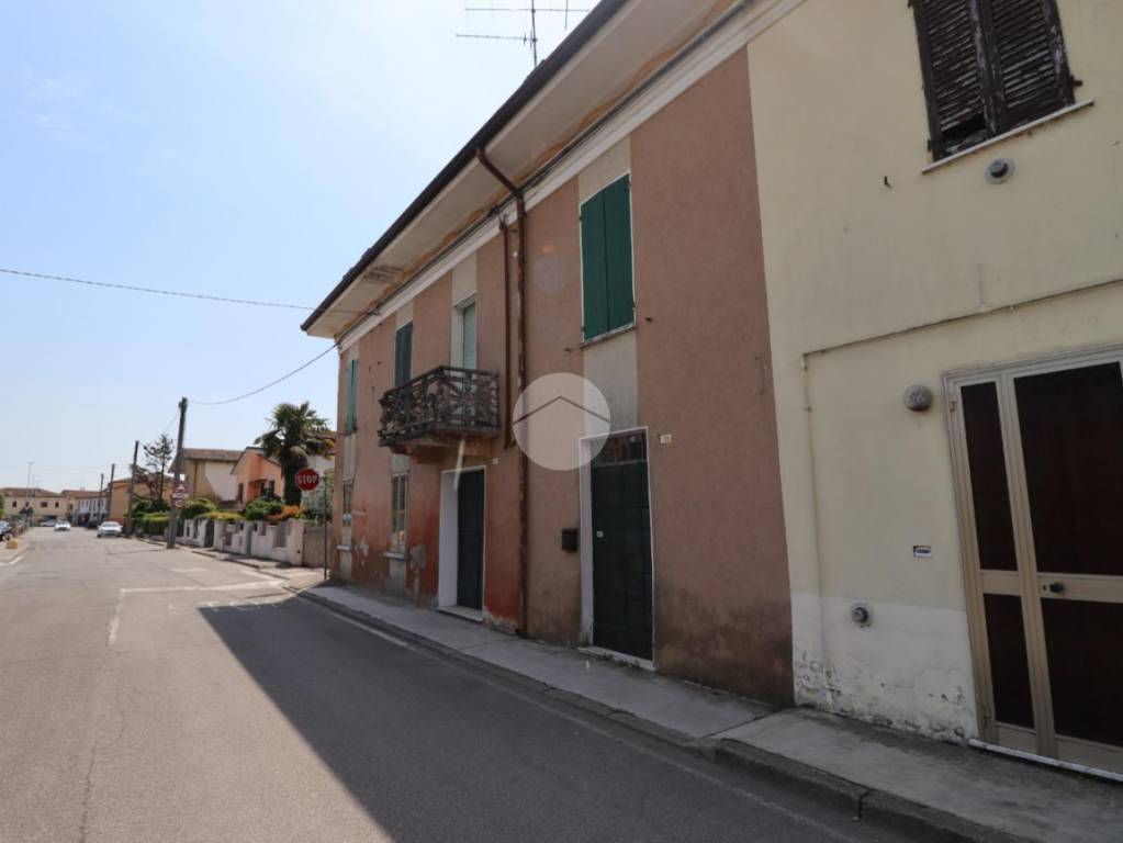 Casa Indipendente in vendita a Castelbelforte via Roma, 33