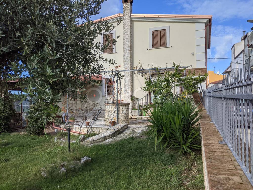 Villa in vendita a Vico del Gargano via San Filippo Neri, 40