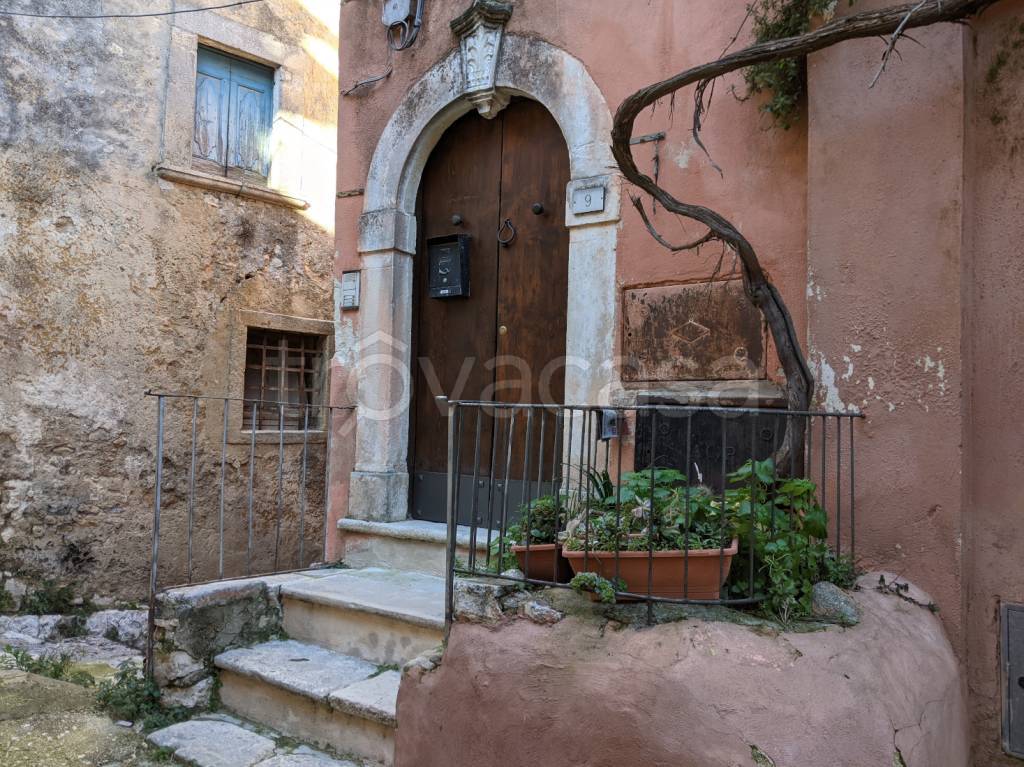 Appartamento in vendita a Vico del Gargano via San Filippo Neri, 40