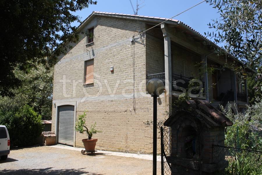 Villa Bifamiliare in vendita a Chiusi strada Vicinale di Macciano
