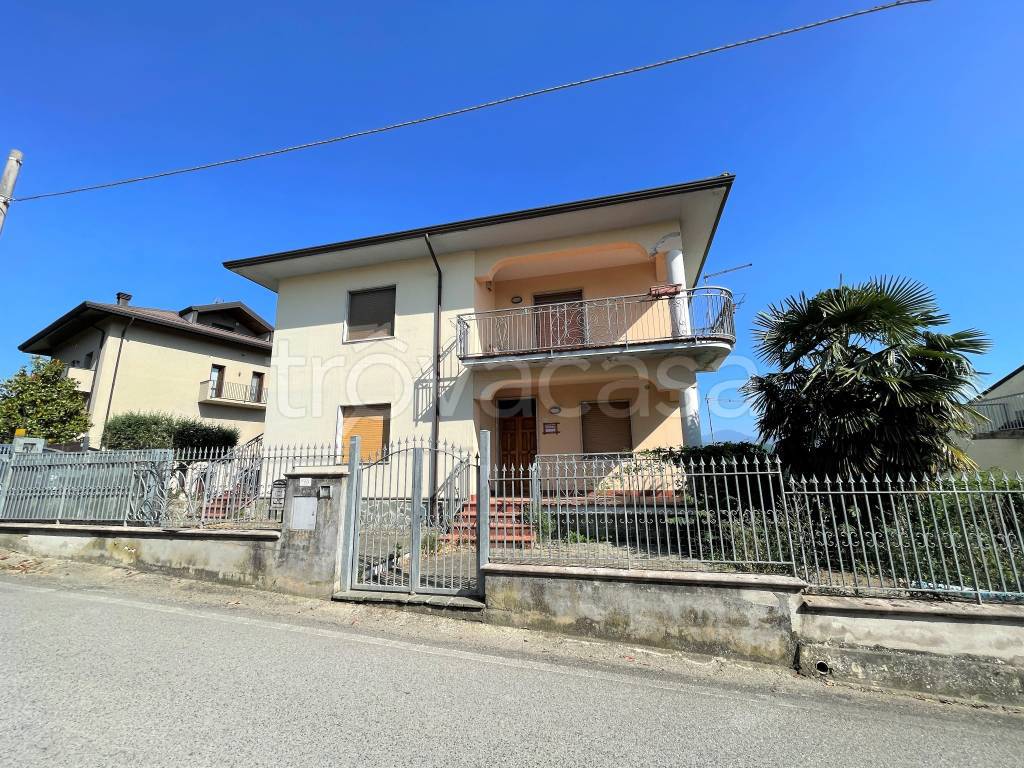 Villa Bifamiliare in vendita a Pratola Serra via Provinciale