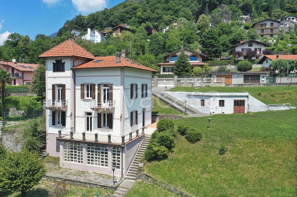 Villa in vendita ad Argegno salita Andrea Brenta, 21