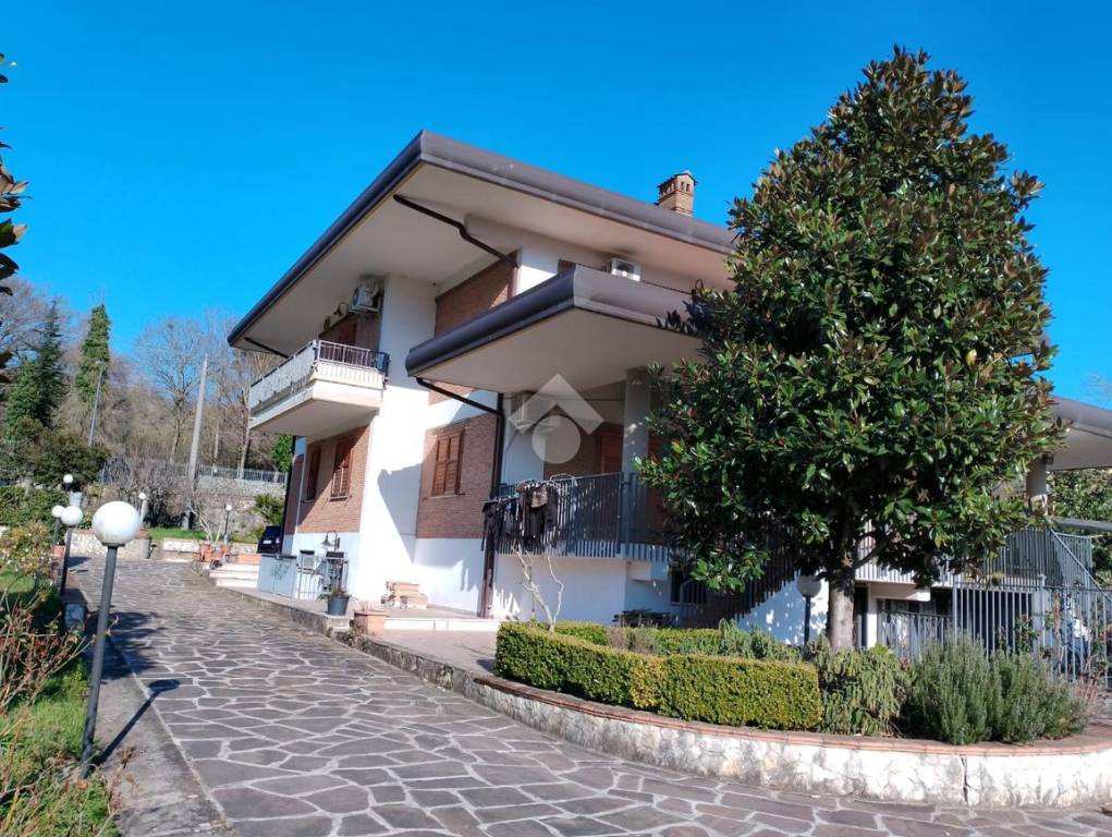 Villa Bifamiliare in vendita ad Atripalda via Serino
