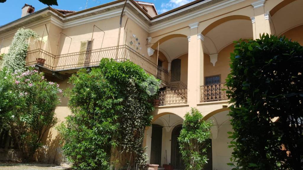 Casa Indipendente in vendita a Varallo Pombia via Roma, 5