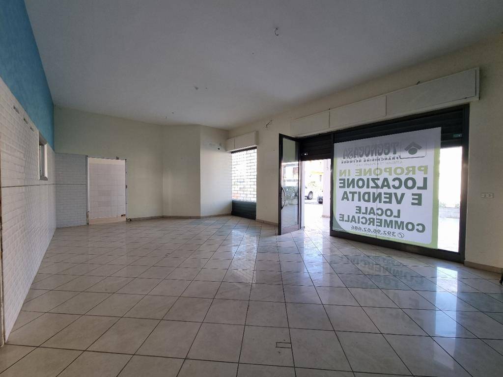 Negozio in vendita a Castellalto via Nazionale, 234