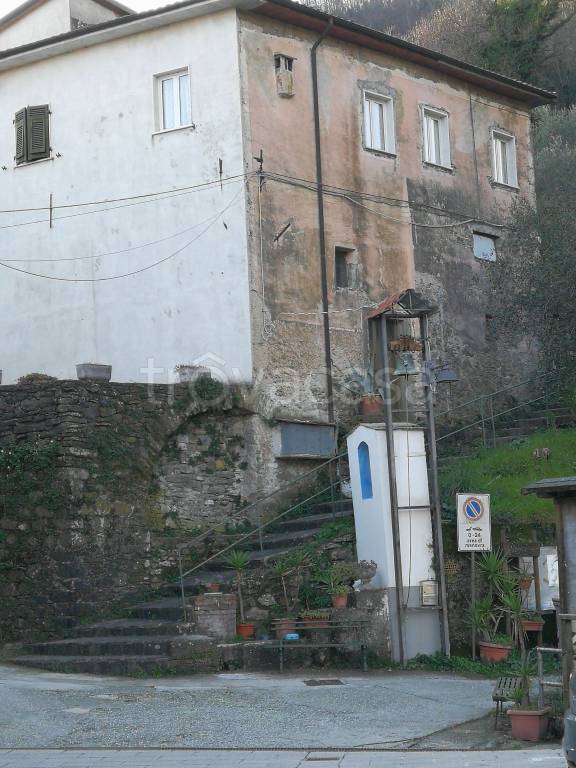 Appartamento in in vendita da privato a Calice al Cornoviglio piazza Giulio Spella