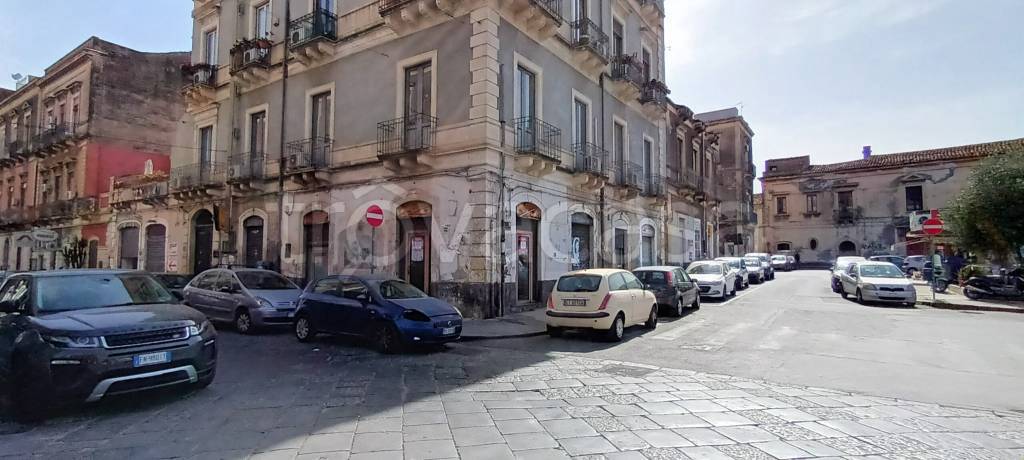 Negozio in affitto a Catania piazza Giovanni Bovio