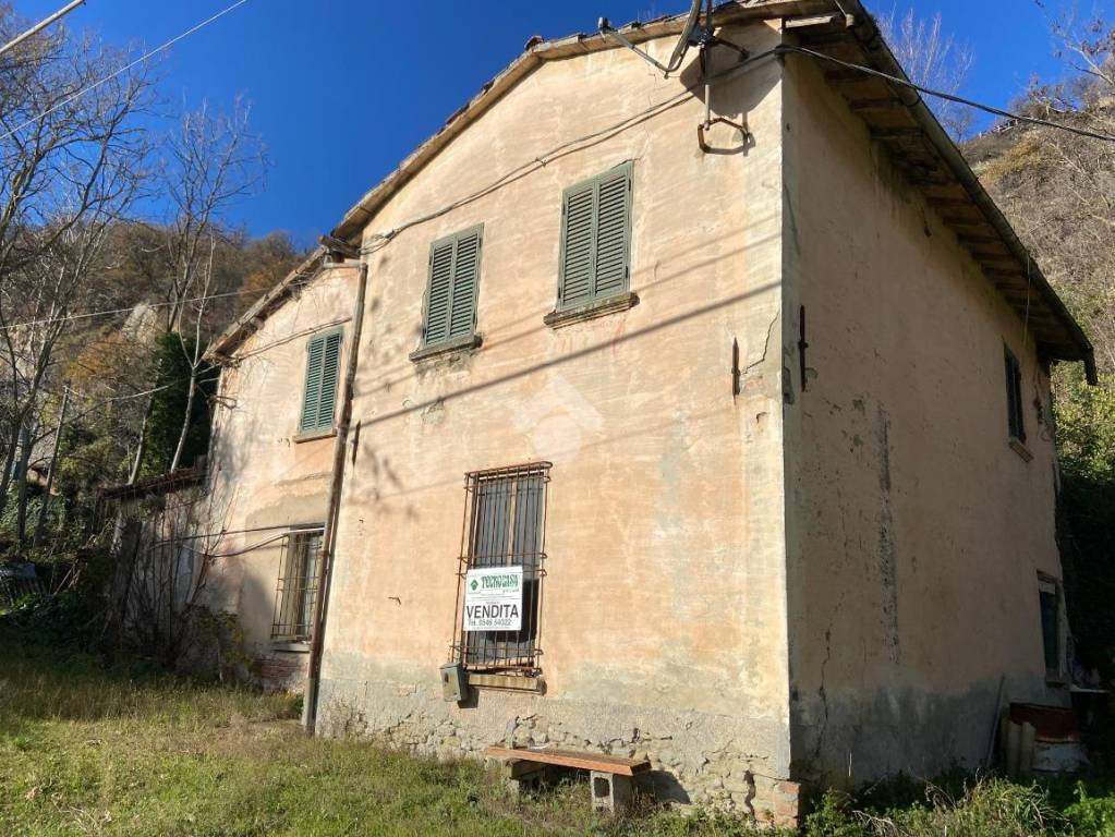Rustico in vendita a Riolo Terme via Firenze, 194