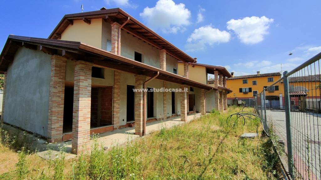 Villa a Schiera in vendita a Casaletto Ceredano via kennedy